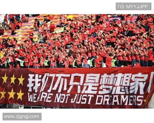 足球明星白人帅气风采引领潮流魅力四射成为球迷心中的偶像